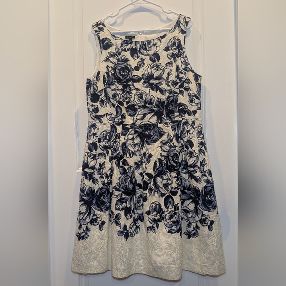 Talbots Floral Fit & Flare Dress Size 16 Indigo & White Sleeveless Midi Weddings - Picture 2 of 6